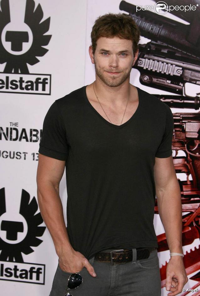 Kellan Lutz, lors de l'avant-première de The Expendables , au Graumann's Chinese Theatre d'Hollywood, à Los Angeles, le 3 août 2010.