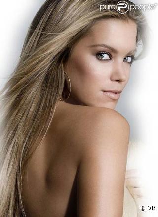 Sylvie van der Vaart, magnifique, partage ses photos sur son site personnel...